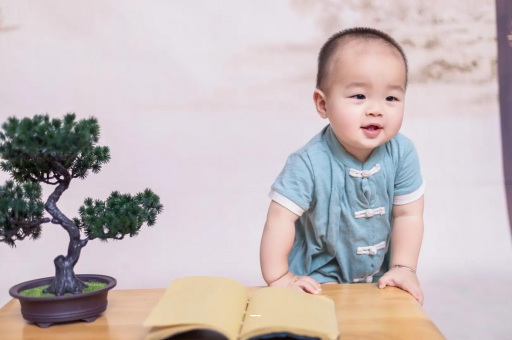 伊犁宝宝爱吐奶是什么原因